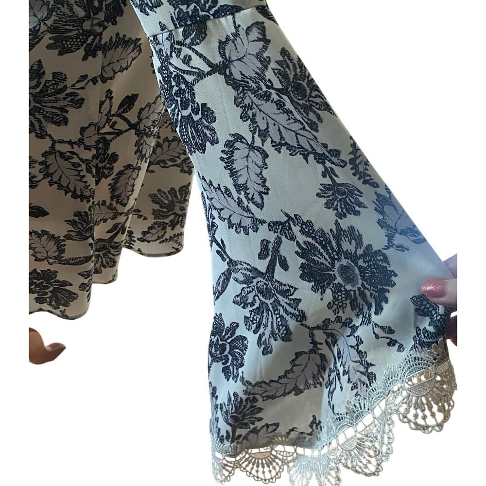 ASTR Women's BOHO Dress,White Black Floral, Lace Trim Bell Sleeve, L, Mini Dress - Picture 4 of 7